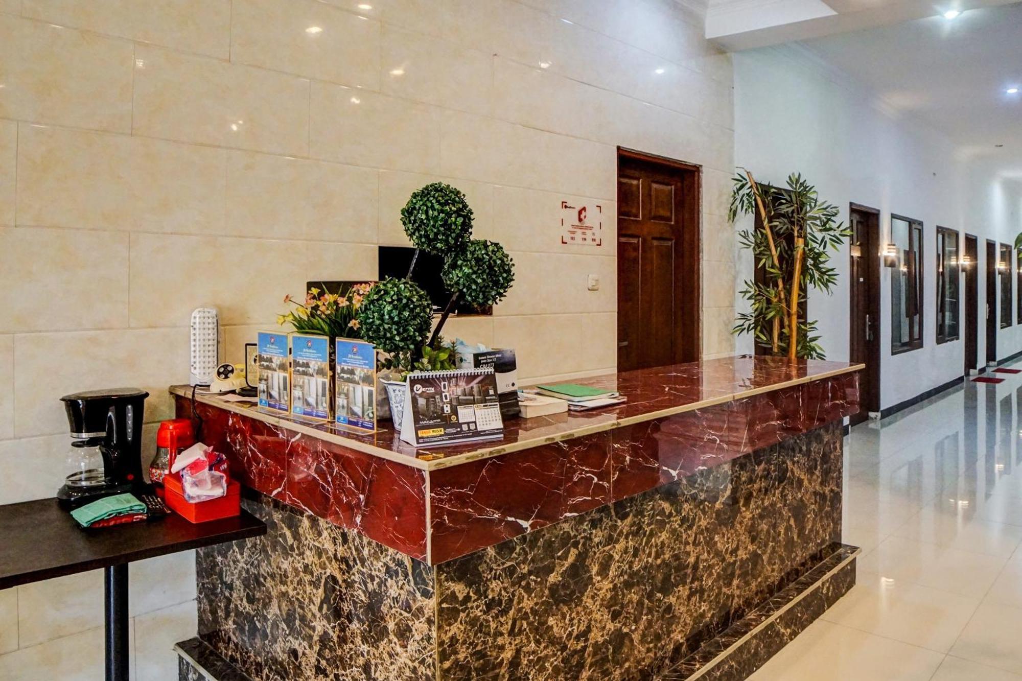 Oyo 92638 Jr Residence Syariah Medan Dış mekan fotoğraf
